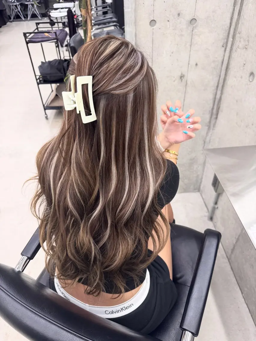 カラー Asami／名古屋／ ハイトーン／デザインのヘアスタイル