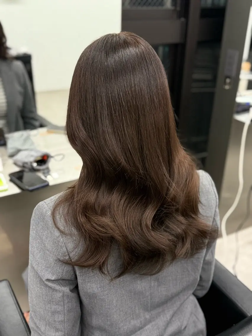 セミロング カラー シールエクステ ブリーチ ブラウンカラー ダブルカラー くすみブラウン ミルクティーベージュ MAIのヘアスタイル