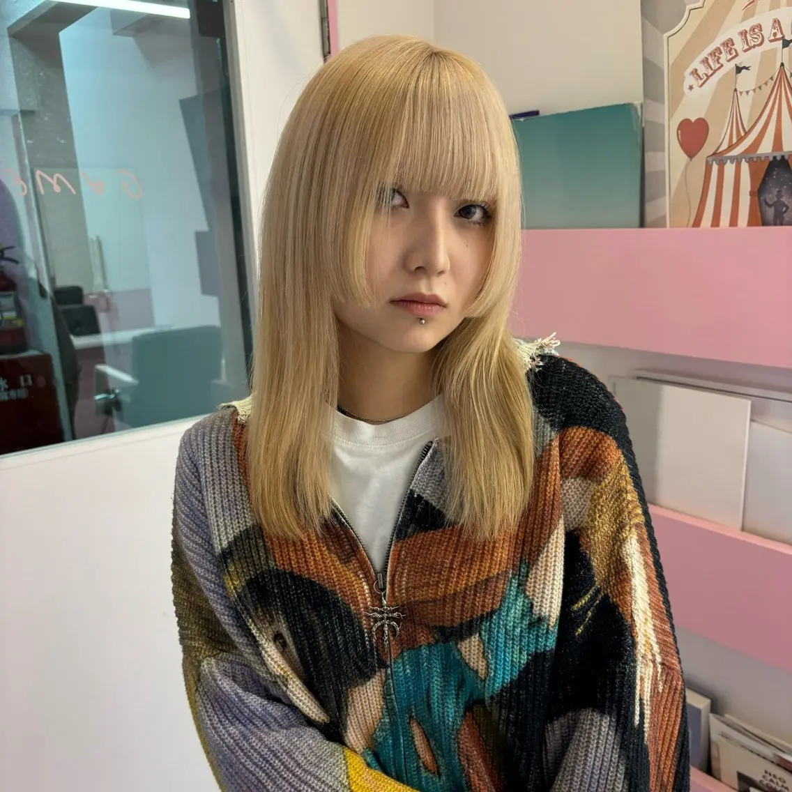 セミロング カラー メイ ☪️のヘアスタイル