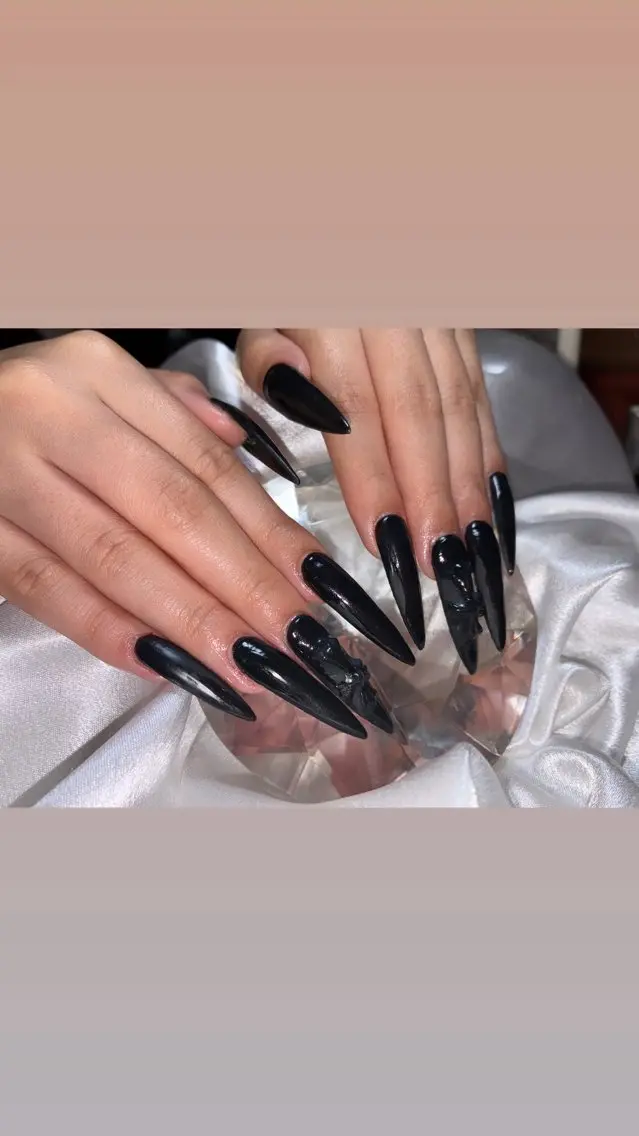 ミディアム ハンドネイル YOKOSUKA NAILS💅⚓️のネイルデザイン