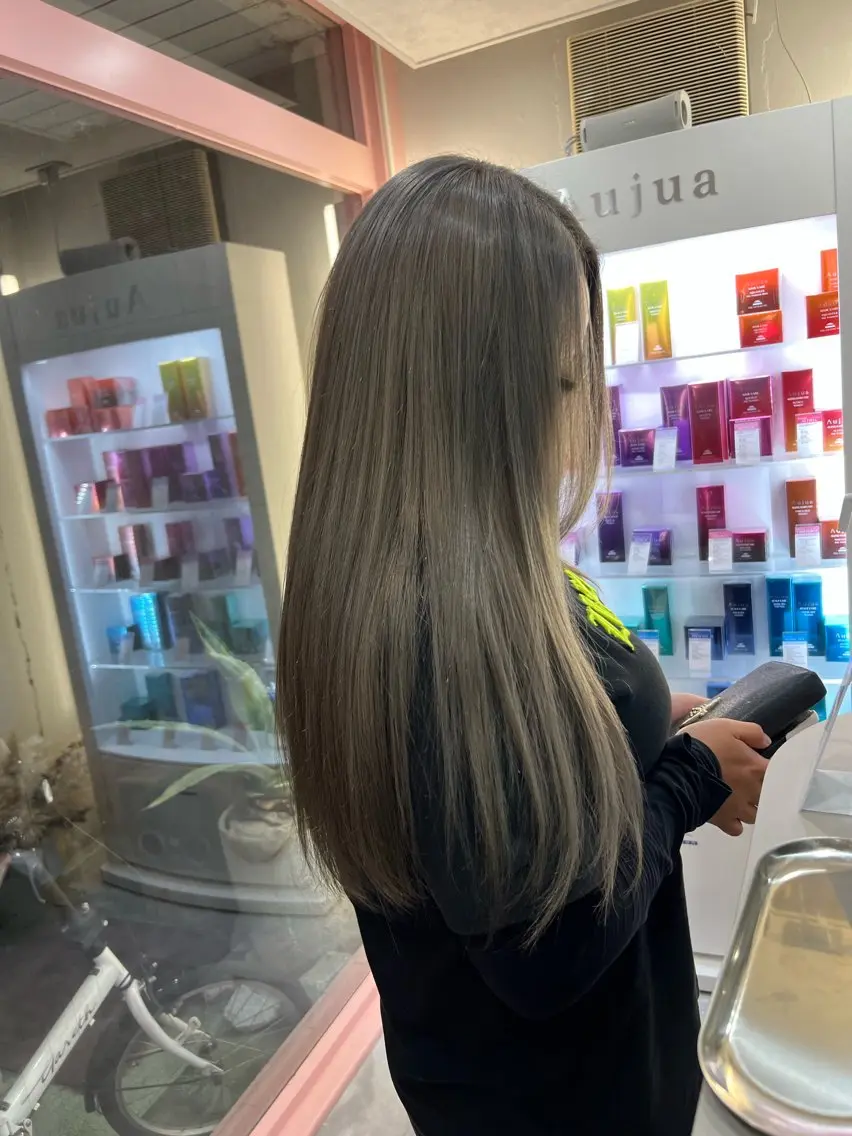 ロング カット ヘアカラー トリートメント 岸下 理緒のヘアスタイル