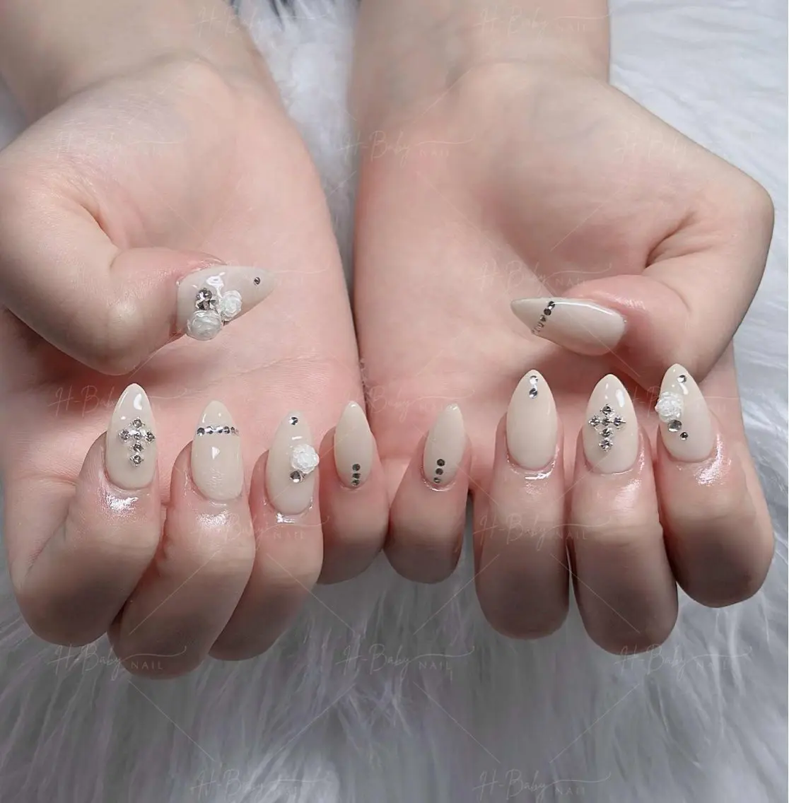 ネイル オーロラネイル フレンチネイル ジェルネイル ハロウィン キラキラネイル H.baby Nail Salonのネイルデザイン