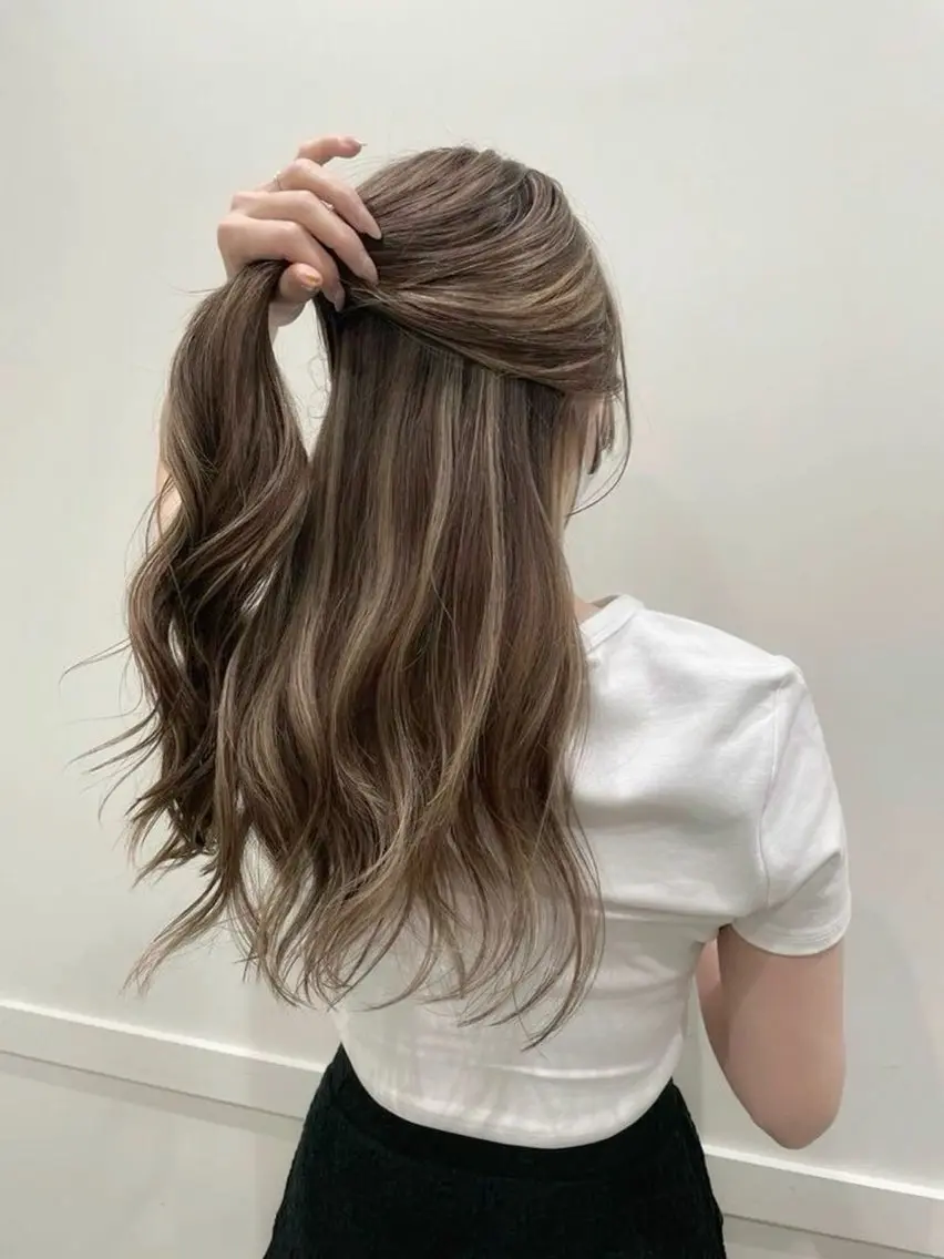 セミロング ハイライト ヘアカラー カラーモデル募集✨️ YUKI🎀☁️のヘアスタイル