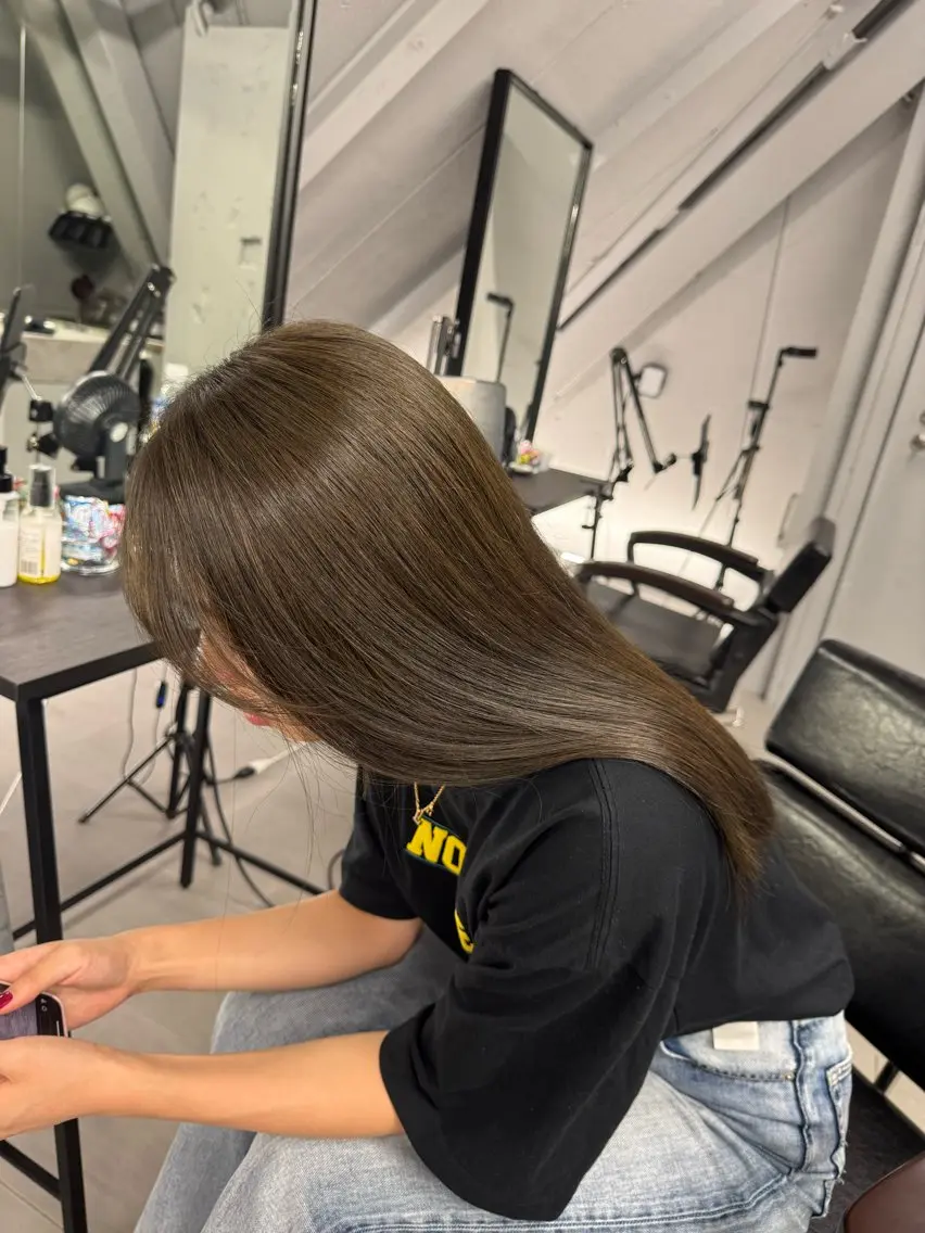 セミロング ヘアカラー トリートメント 俊 介のヘアスタイル