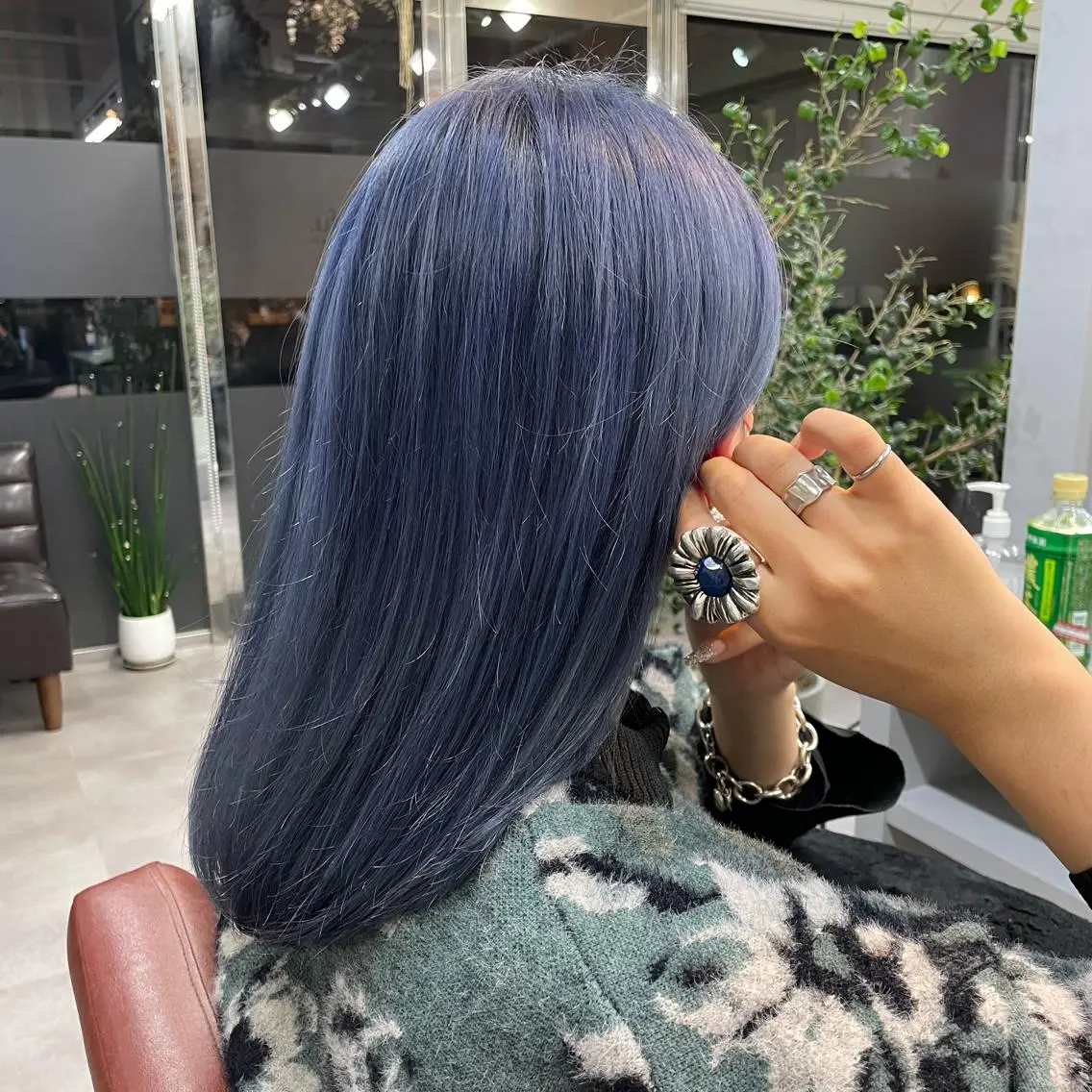 ミディアム カラー ブリーチ ブルーカラー monami 山本華菜のヘアスタイル