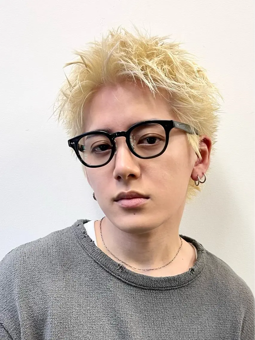 カラー ヘアアレンジ メンズ メンズブリーチ メンズハイトーン スパイキーショート ブリーチ ハイトーンカラー ヘアカラー (メンズ特化)AKI /古本晃大のヘアスタイル
