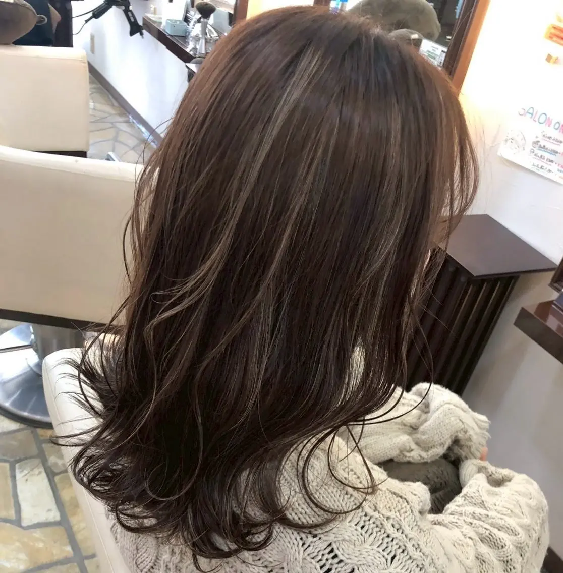 セミロング カラー ハイライトカラー ハイライト カット ヘアカラー 堀田 瑠依のマツエク・マツパデザイン