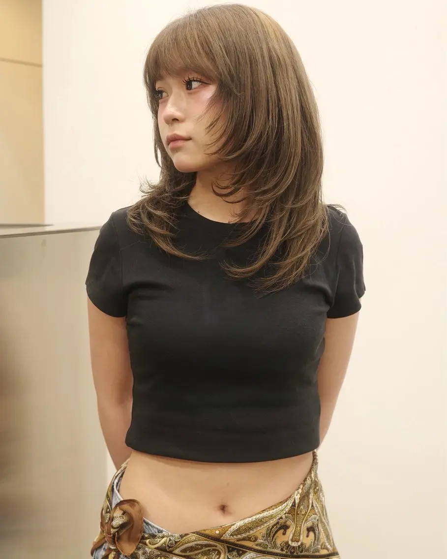 ミディアム ミディアムレイヤー レイヤーカット カット ヘアカラー トリートメント (h)wim ウィムのヘアスタイル