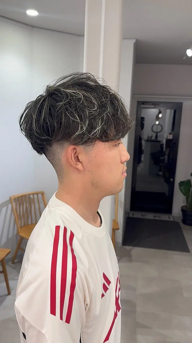 ショート パーマ メンズ メンズブリーチ メンズメッシュ ヘアカラー yu riのヘアスタイル
