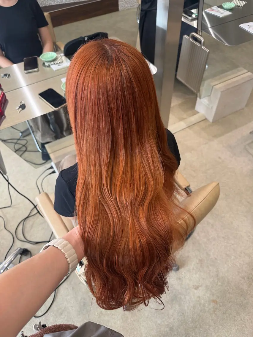 ロング カラー ブリーチ オレンジ 松本 葉南のヘアスタイル