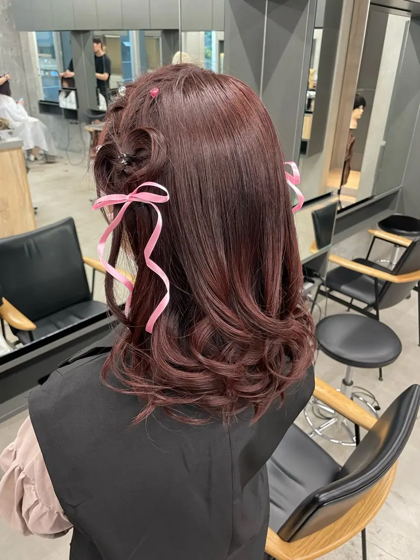ミディアム カラー インナーカラー 推し ブリーチ 髪質改善のヘアスタイル