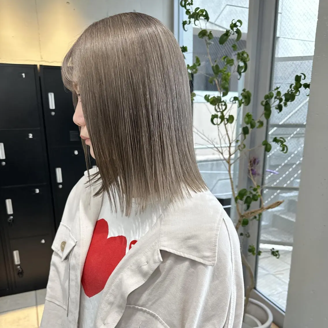 カラー セミロング ブリーチ ケアブリーチ グレージュ ハイトーンカラー ヘアカラー ハイトーン😺艶 ✨ブリーチ✨透明感のヘアスタイル
