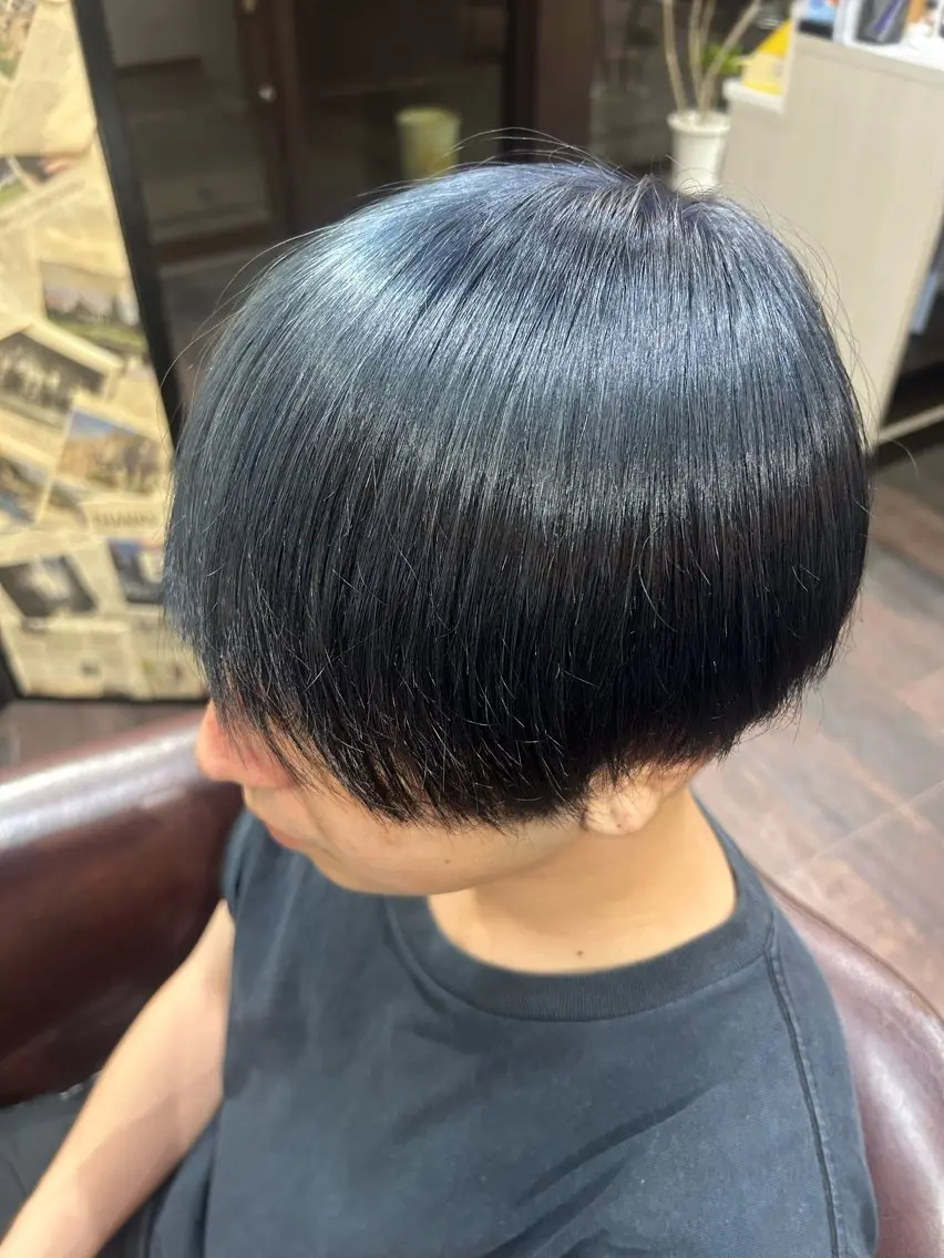 カラー 黒髪 ブリーチ ブルーカラー ブルーブラック 透明感カラー ✄﻿メンズ特化型で 今っぽくカッコよく✄のヘアスタイル