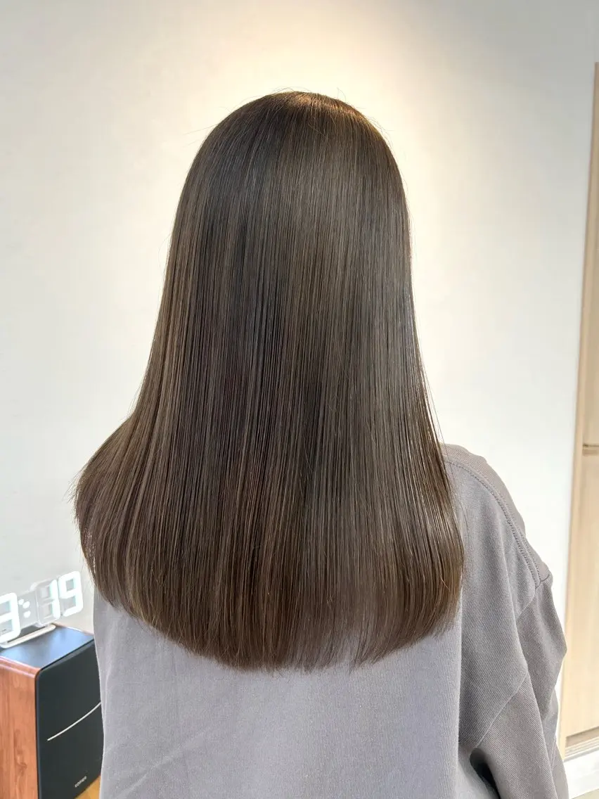 セミロング カラー アッシュ アッシュブラウン ブラウンカラー カット ヘアカラー トリートメント ハイライト/レイヤー /艶髪/吉田愛望のヘアスタイル