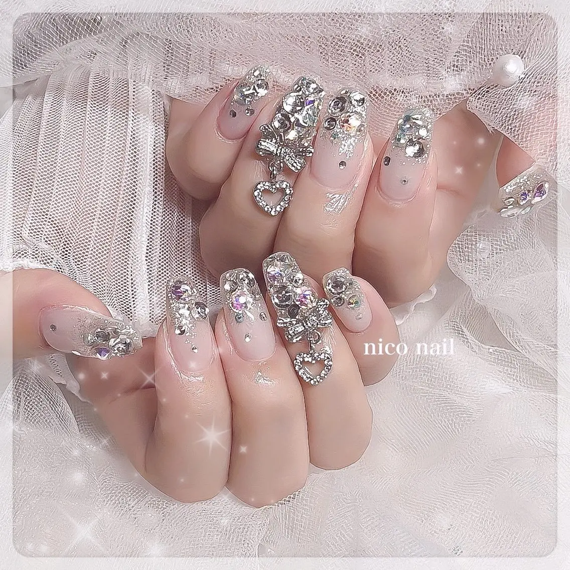 ネイル ガーリー キラキラネイル ラメ(グリッター) シルバー 春ネイル 三鷹🎀韓国ネイル/ niconail🪄のネイルデザイン