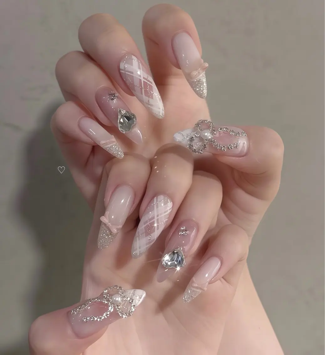 ネイル オーロラネイル チークネイル フットネイル フレンチネイル ジェルネイル ハンドネイル ハンドケア NEW NAIL💞 yuki🔥のネイルデザイン