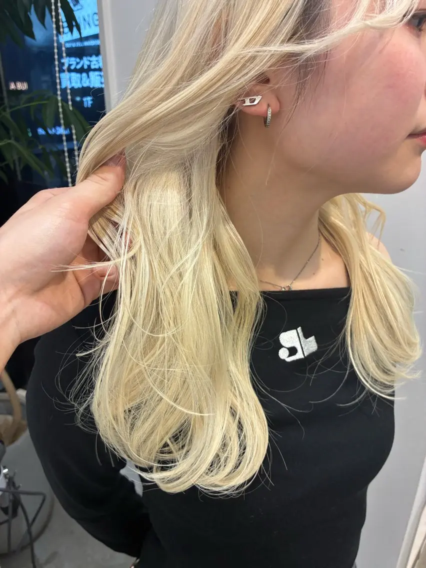 セミロング カラー ブリーチ ブロンド 透明感カラー ホワイトブロンド 透明感カラー/オリー ブカラー/畠山大のヘアスタイル