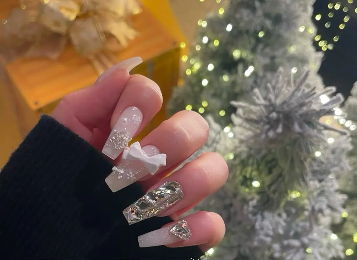 ネイル グラデーション キラキラネイル ワンカラーネイル 冬ネイル Jenn Nail Salonのネイルデザイン