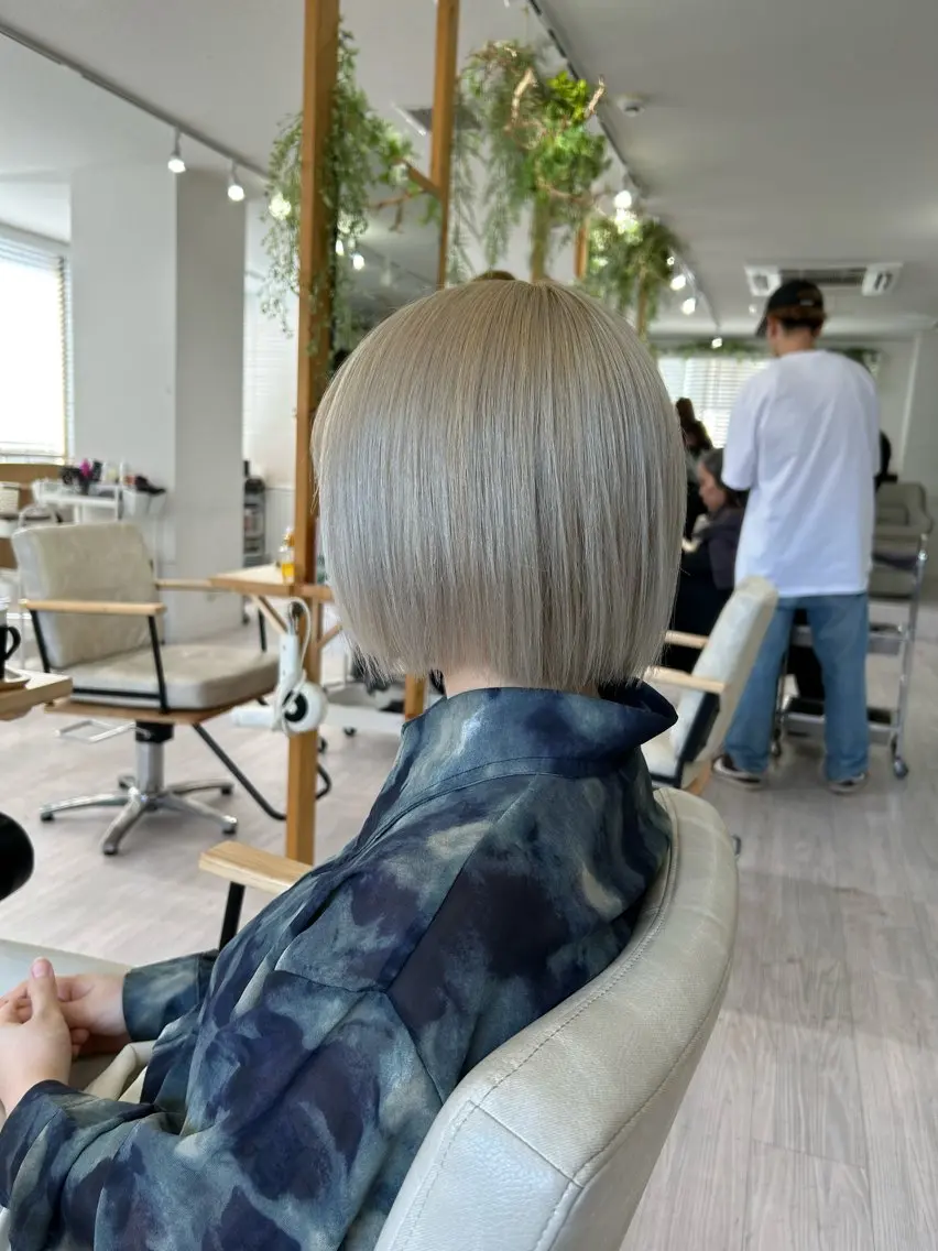 ショート ヘアカラー トリートメント ツヤカラー🤍 ARISAのヘアスタイル