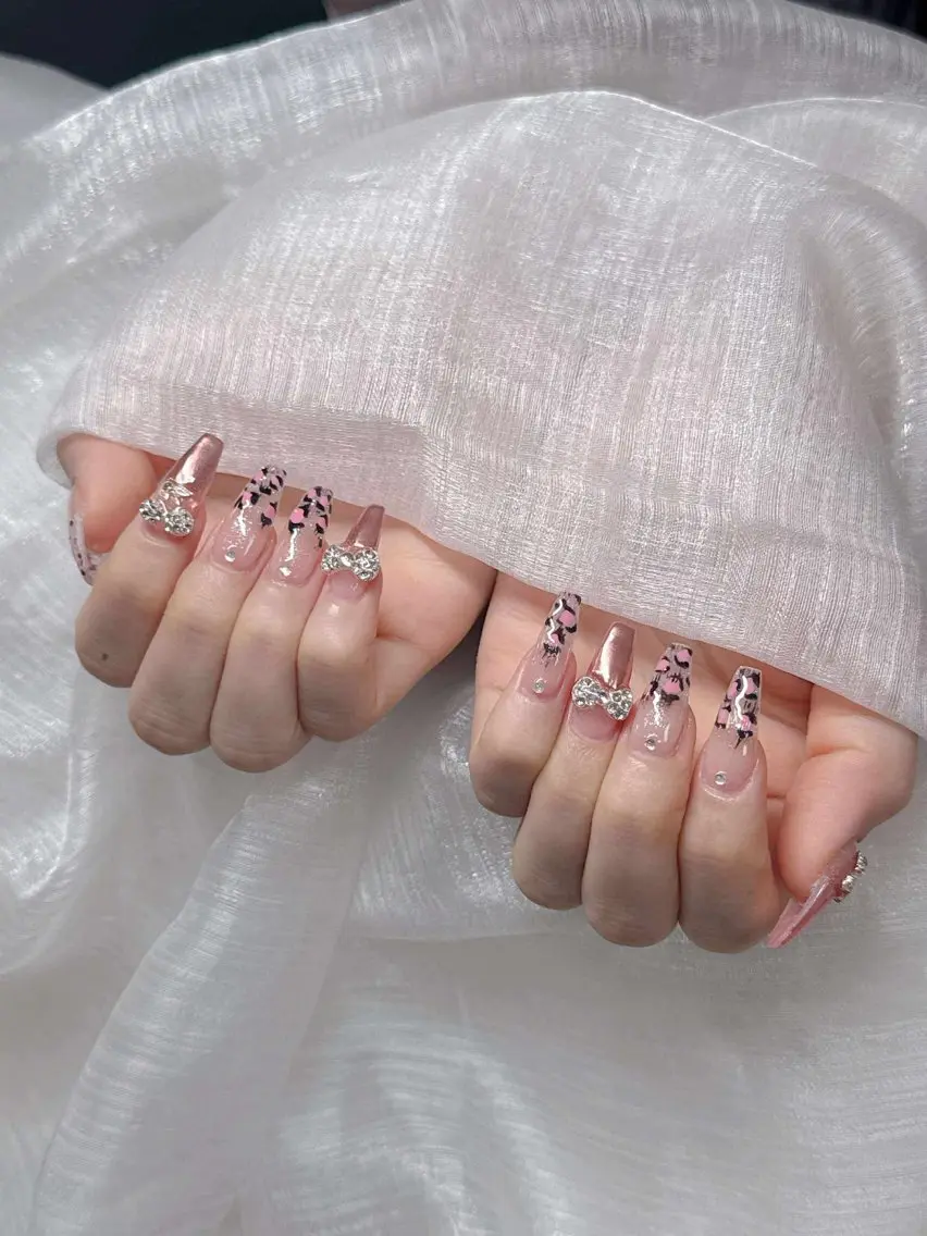 ネイル 長さ出し グラデーション 卒業式 キラキラネイル マグネットネイル ハンドネイル Lee Nailsのネイルデザイン