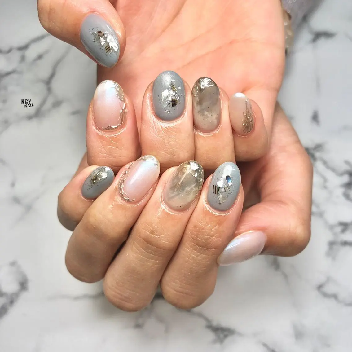 ネイル ブルー ジェルネイル ラメ(グリッター) 大理石ネイル(マーブル) ミラーネイル ハンドネイル NAIL NOWのネイルデザイン
