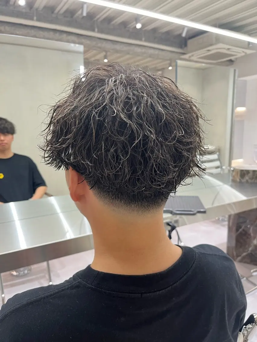 ショート パーマ メンズ ⚡メンズパーマフ ェードカットTomyのヘアスタイル