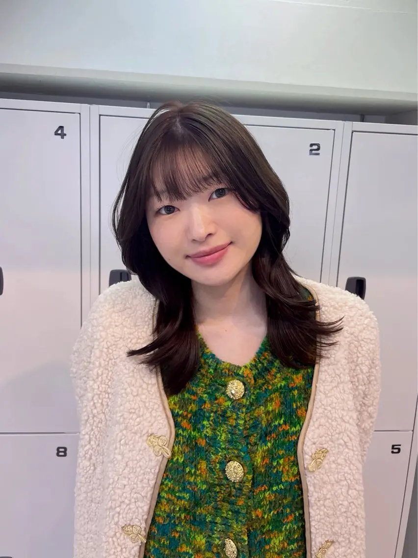 ミディアム カラー ブラウンカラー レッドカラー レッドブラウン レイヤーカット yu-kaハッシュ カット/韓国レイヤーのヘアスタイル