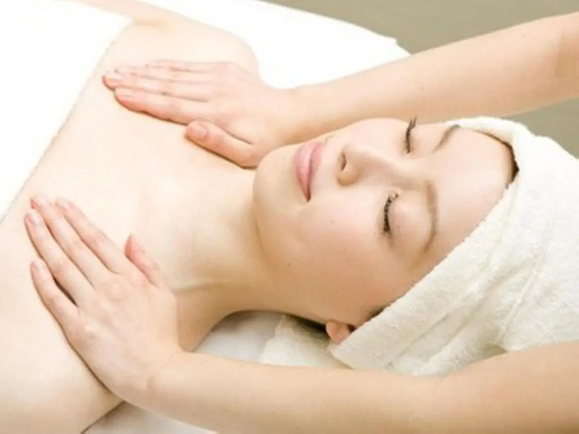 【癒し】老廃物を流すことで美白、小顔効果も❣️フェイシャル＋デコルテエステ💆‍♀️マッサージは全てオールハンドです⭐️の写真