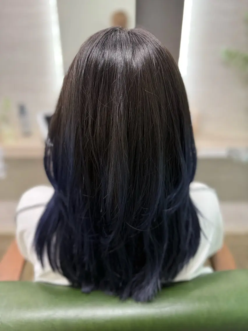 ミディアム カラー 黒髪 ブルーカラー ブルーブラック ネイビーカラー レイヤーカット カット ヘアカラー トリートメント ヘッドスパ 縮毛矯正/ /関内/あべももこのヘアスタイル