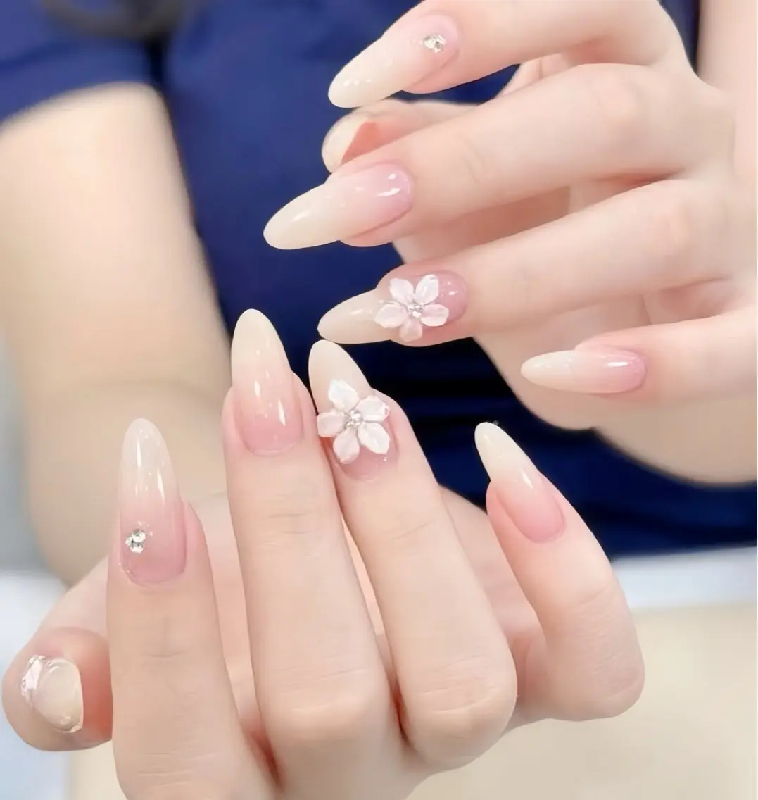 ネイル アートネイル オーロラネイル チークネイル 長さ出し フレンチネイル ハンドネイル ハンドケア Yumi Nail Seiのネイルデザイン