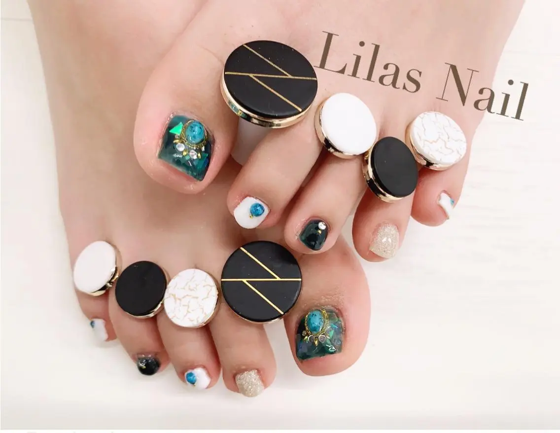 ネイル オーロラネイル ブルー フットネイル ジェルネイル グリーン Lilas Nailのネイルデザイン