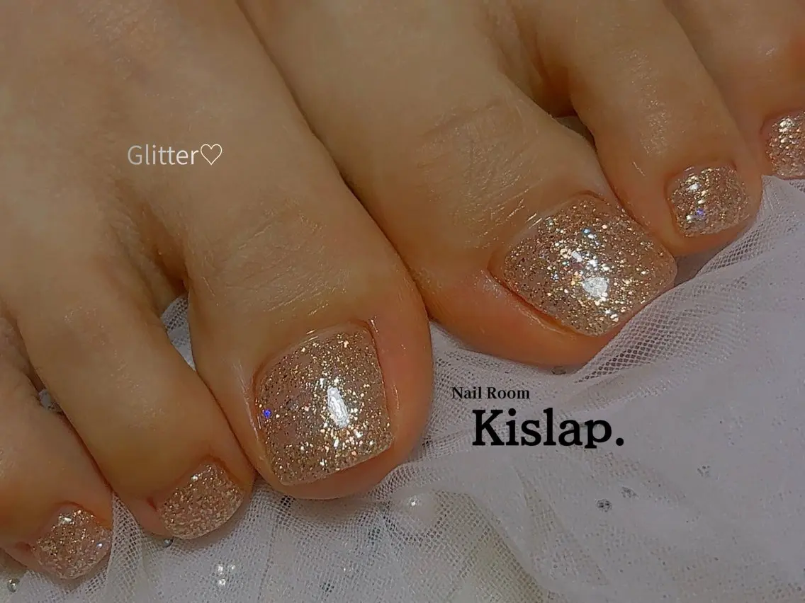 ネイル フットネイル キラキラネイル フットネイル Nail Room Kislap.のネイルデザイン