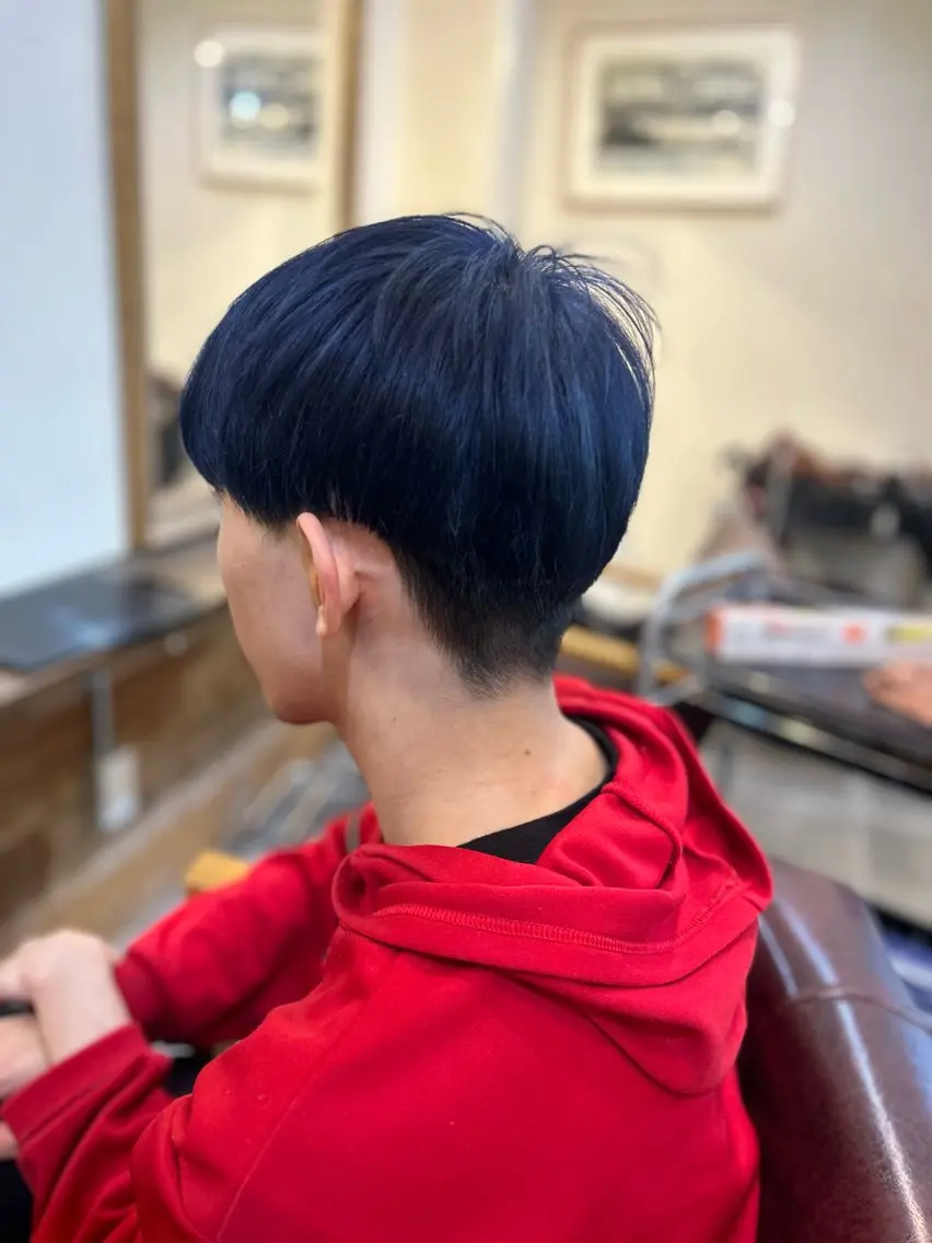 ショート カラー メンズ メンズブリーチ ブリーチ ブルーカラー ネイビーカラー カット ヘアカラー トリートメント メンズパーマ 髪質改善☆有馬のヘアスタイル