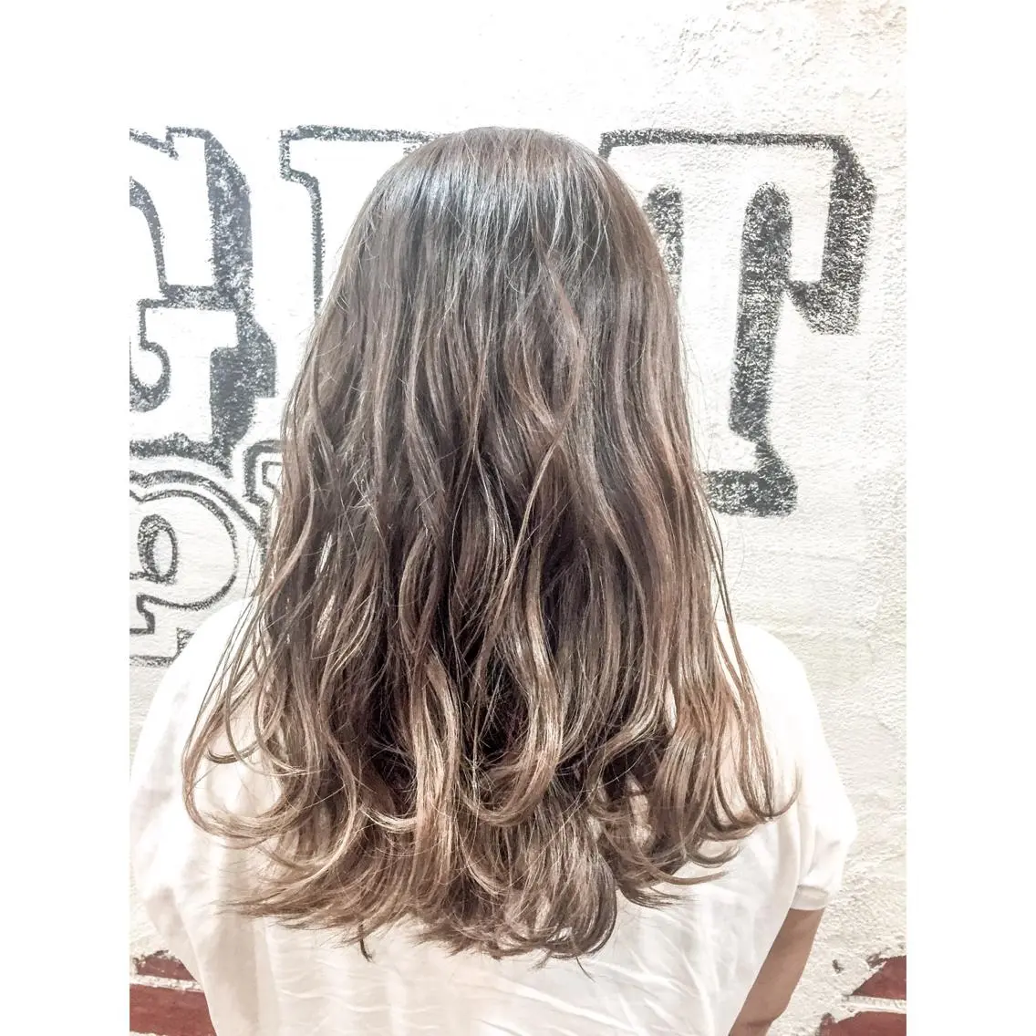 ロング EIGHT plum TOKIOリミテッドのヘアスタイル
