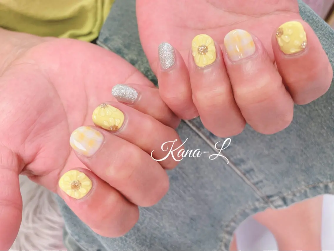 カラー ネイル イエローカラー ジェルネイル パラジェル ぷっくりネイル 夏ネイル 芦辺 香奈のネイルデザイン