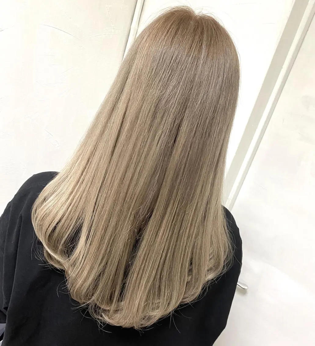 ロング カラー ベージュカラー ブリーチ ハイトーンカラー ハイトーンベージュ エクステ ヘアカラー エクステ PSY(サイ)池袋 金田尚久🎨のヘアスタイル