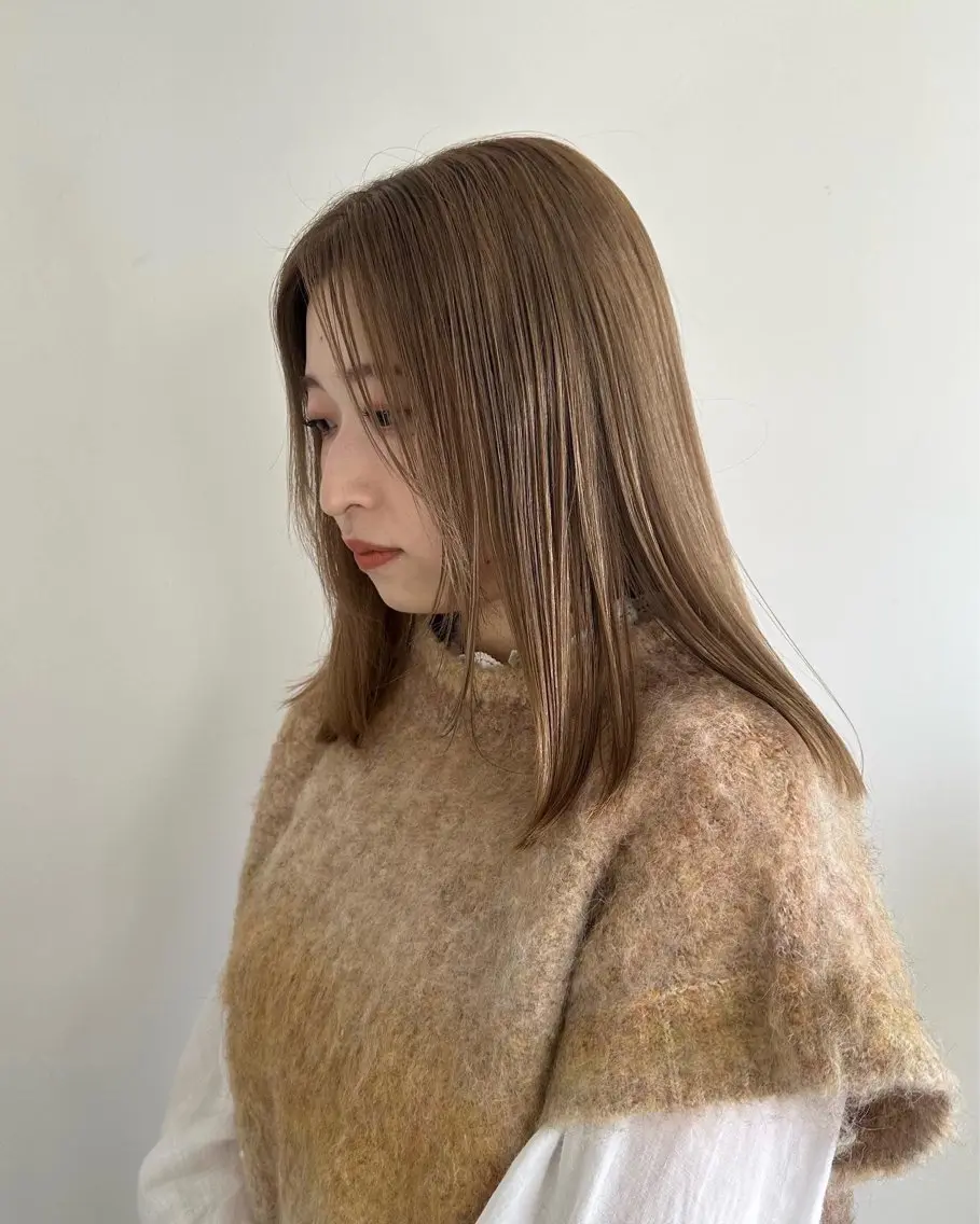 ミディアム カラー ベージュカラー ブリーチ ミルクティーベージュ ヘアカラー 竹中 彩音のヘアスタイル
