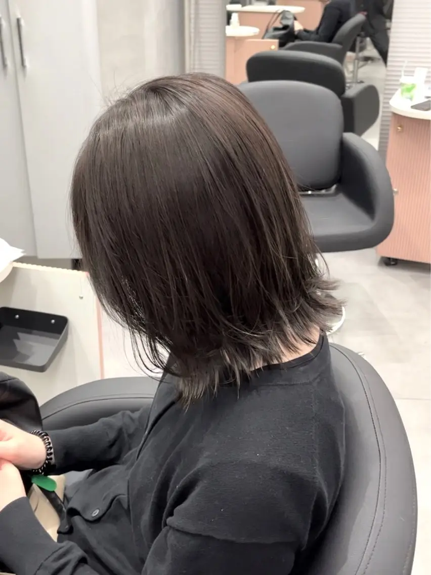 ミディアム 外ハネヘア 岸田 悠佑のヘアスタイル
