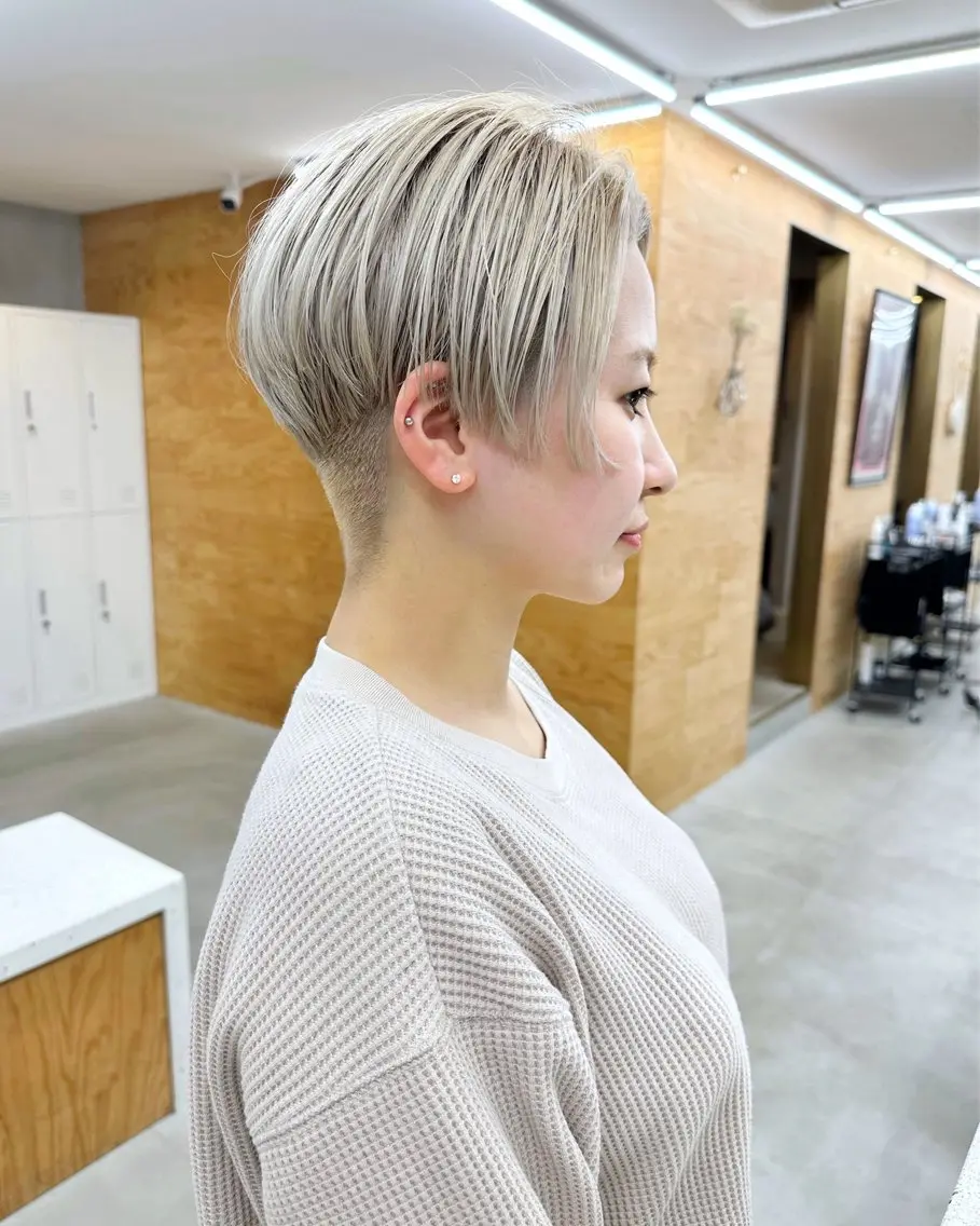 ショート カラー ベージュカラー 透明感カラー ハイトーンカラー シルバー シルバーベージュ カット ヘアカラー パーマ /レイヤー 榛地渉馬 /矢場町のヘアスタイル