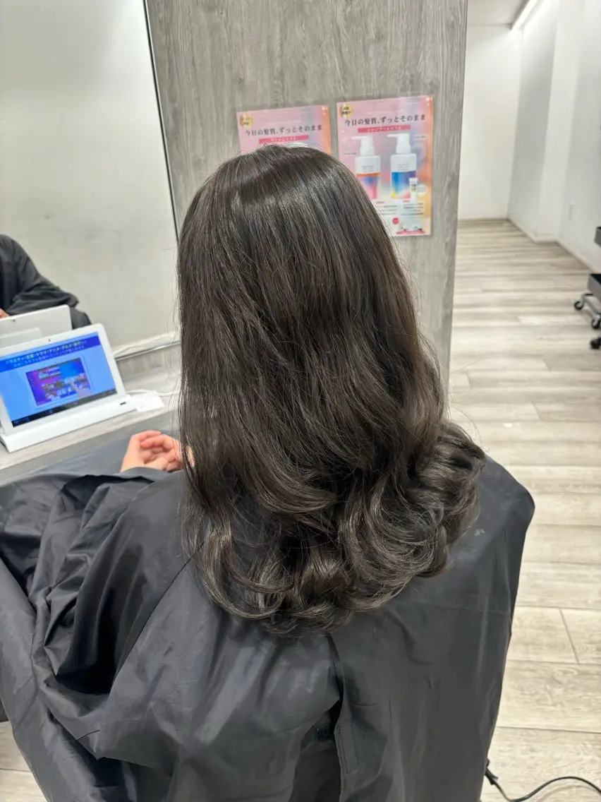 セミロング カラー 透明感カラー ホソダ ルミのヘアスタイル