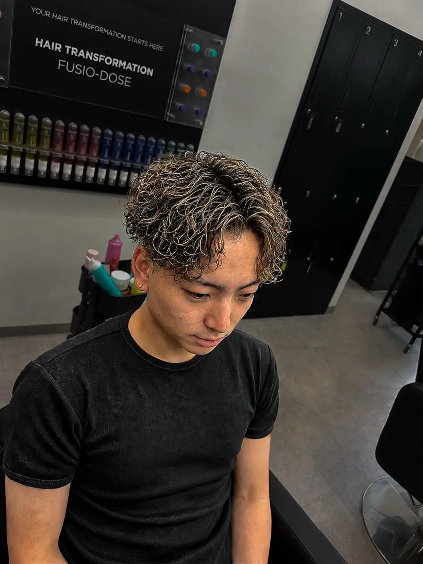 ショート カラー パーマ ヘアアレンジ メンズ メンズパーマ スパイラルパーマ カット ヘアカラー パーマ ヘアセット men'slapis YUTOのヘアスタイル