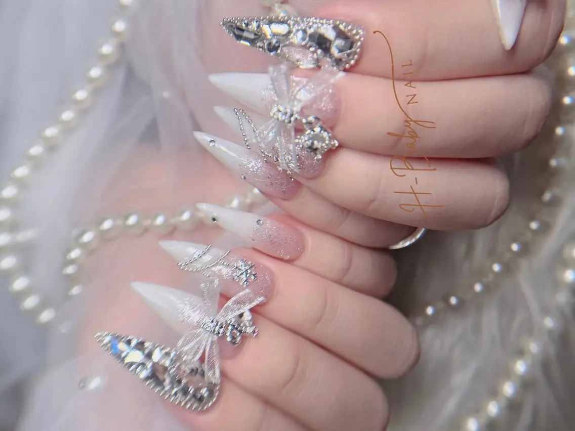 ネイル オーロラネイル フレンチネイル ジェルネイル ハロウィン キラキラネイル Hbaby nailのネイルデザイン