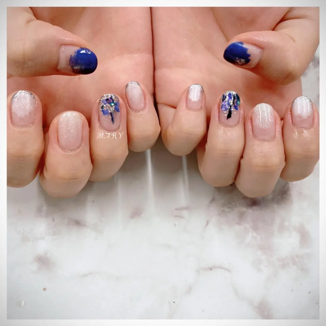 ネイル ブルー ニュアンスネイル ホワイト ハンドネイル Mary nail .narumiのネイルデザイン