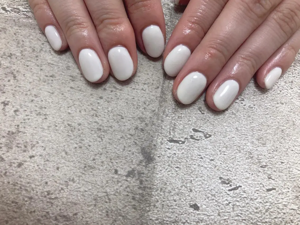 ネイル ホワイト ハンドネイル mogunail &blowのネイルデザイン
