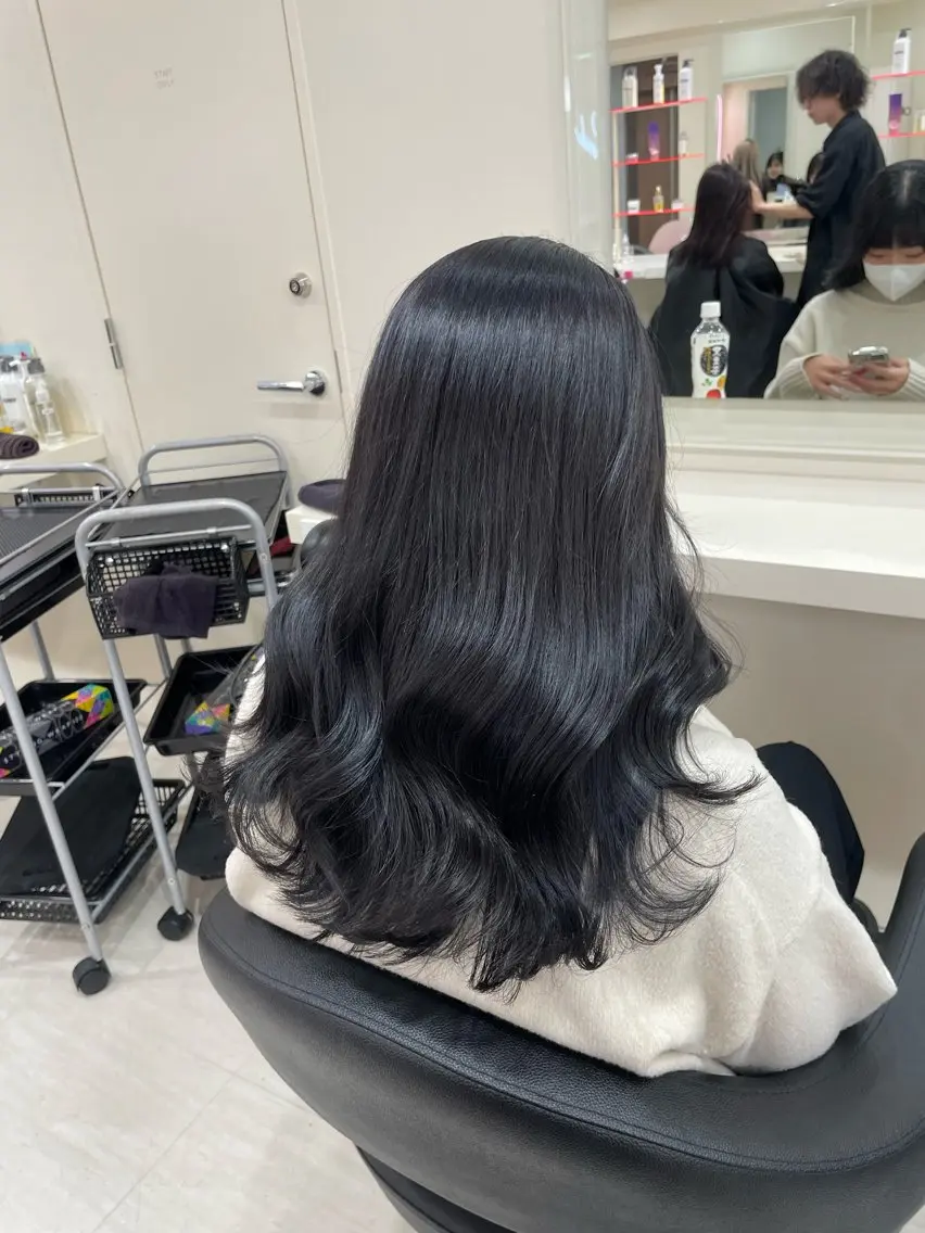 ロング カラー 黒髪 ブリーチ ブルーカラー ブルーブラック ダブルカラー 表参道指名1位💖 カラーの達人💗のヘアスタイル