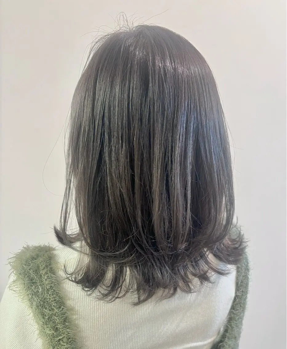 ミディアム カラー 古川 琴美のヘアスタイル