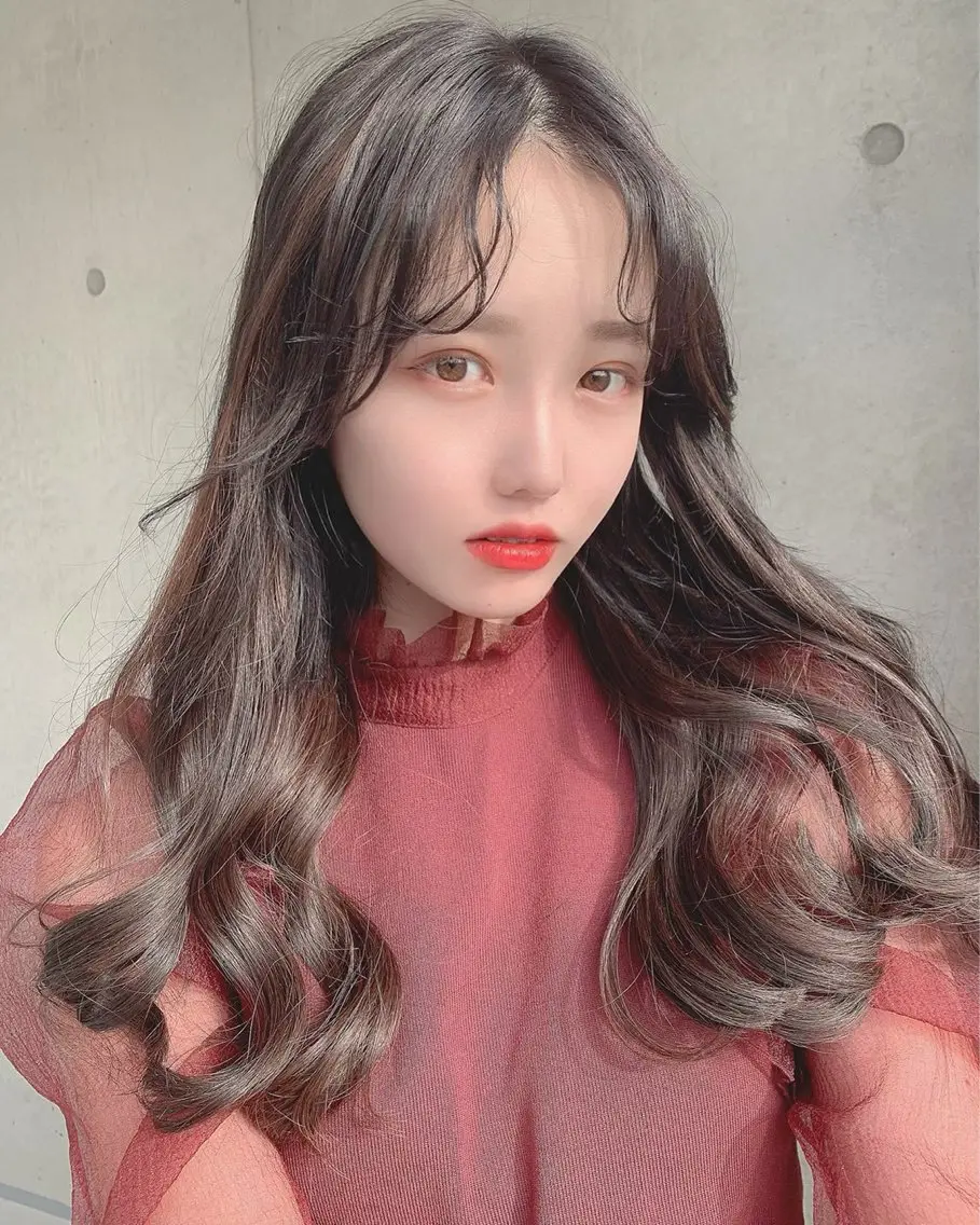 ロング ヘアアレンジ 韓国風グレージュ 🤍たくみ🤍のヘアスタイル