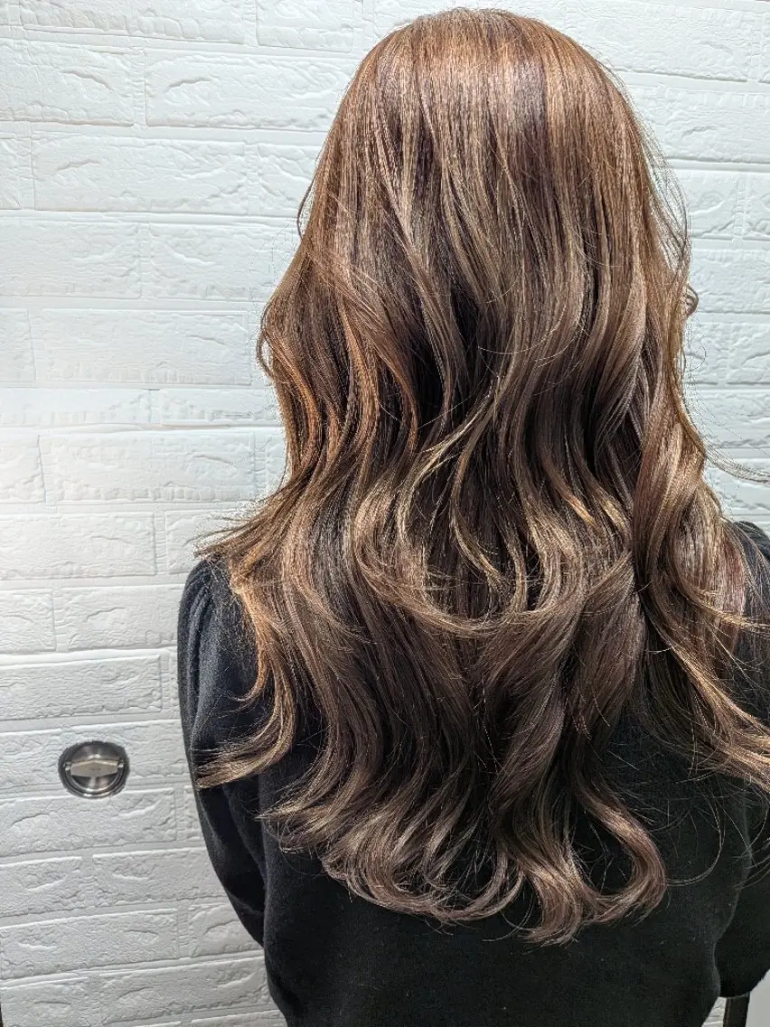 カラー セミロング 透明感カラー ハイライトカラー ハイライト 名駅★シールエクステ ☆ブリーチ★加藤のヘアスタイル