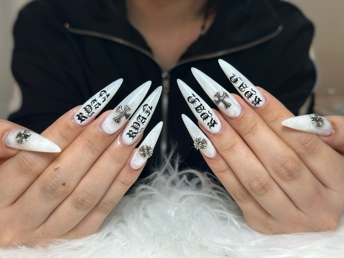 ネイル アニマル柄 ブラウン フットネイル フレンチネイル 韓国ネイル ハンドネイル Lisa Nail Salonのネイルデザイン