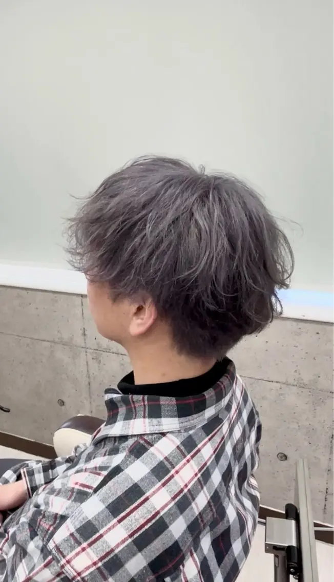 カラー メンズ メンズブリーチ ブリーチ シルバー 片岡勇翔/ハイトーン /新感覚ハイライトのヘアスタイル